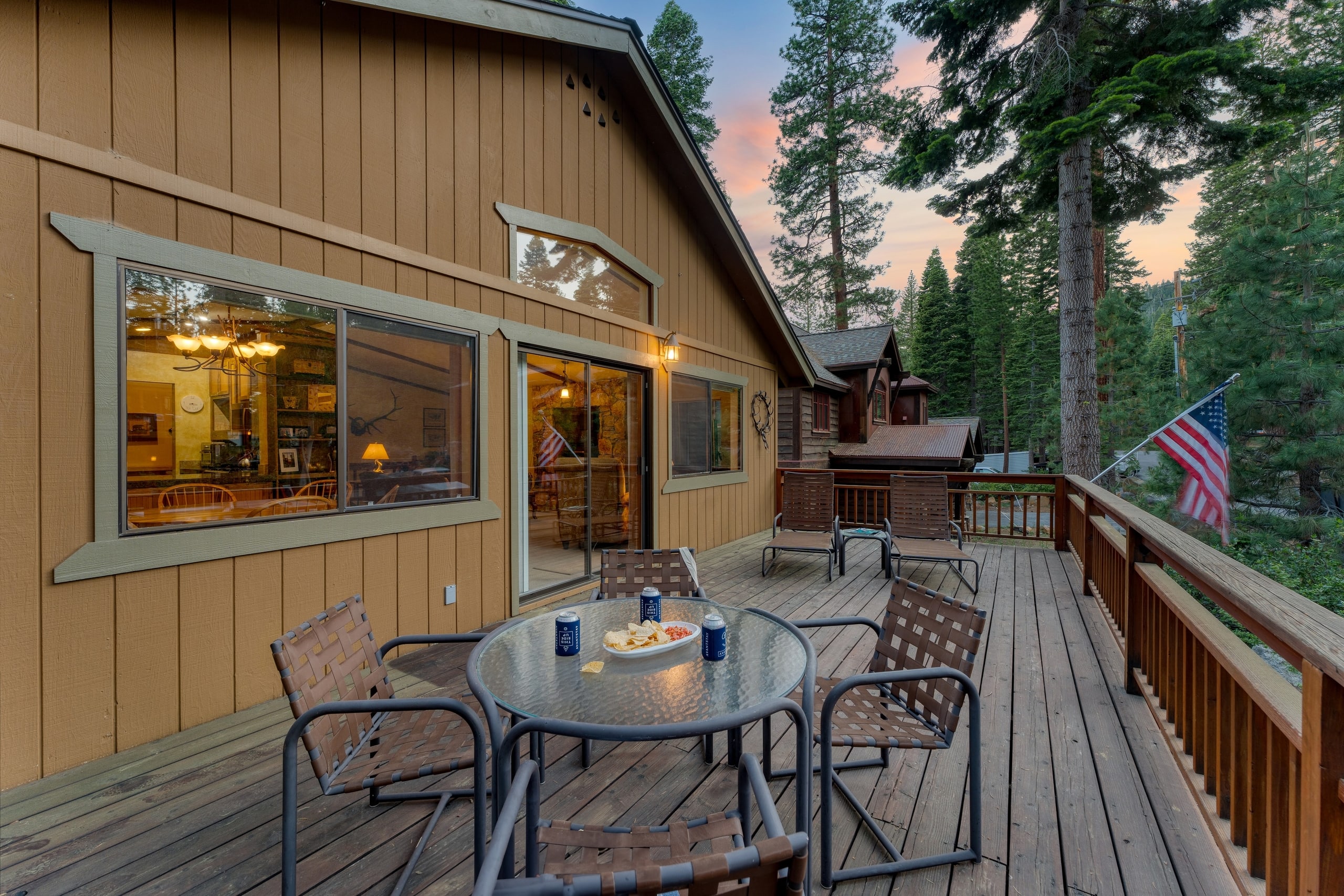 Wildwood Cabin, Hot Tub & Lake Tahoe 5 Min - Photo 4