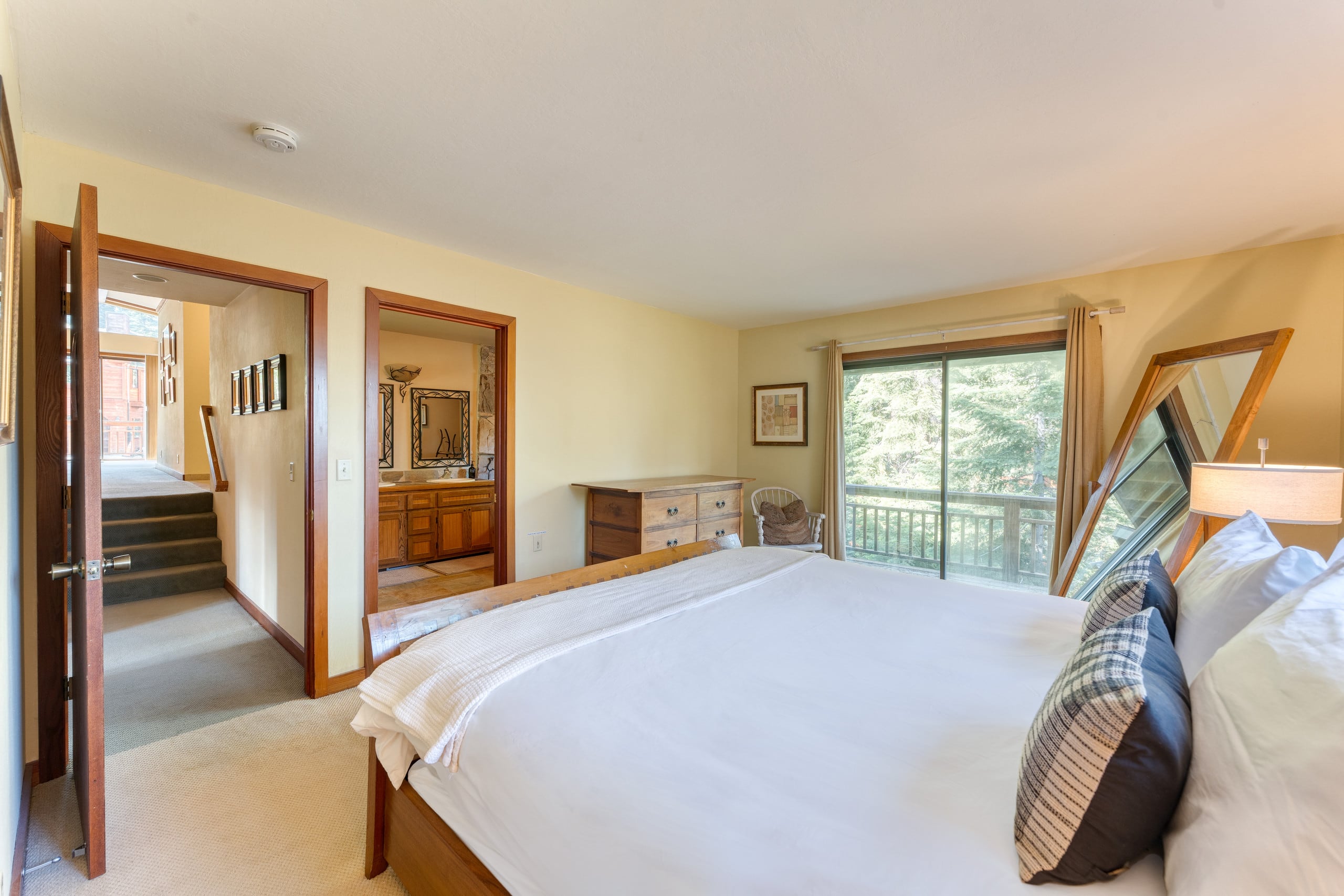 Wildwood Cabin, Hot Tub & Lake Tahoe 5 Min - Photo 29