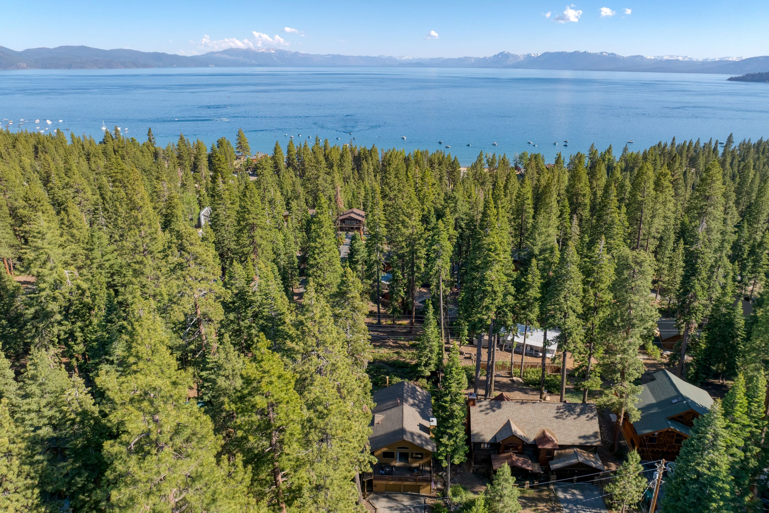 Wildwood Cabin, Hot Tub & Lake Tahoe 5 Min - Photo 2
