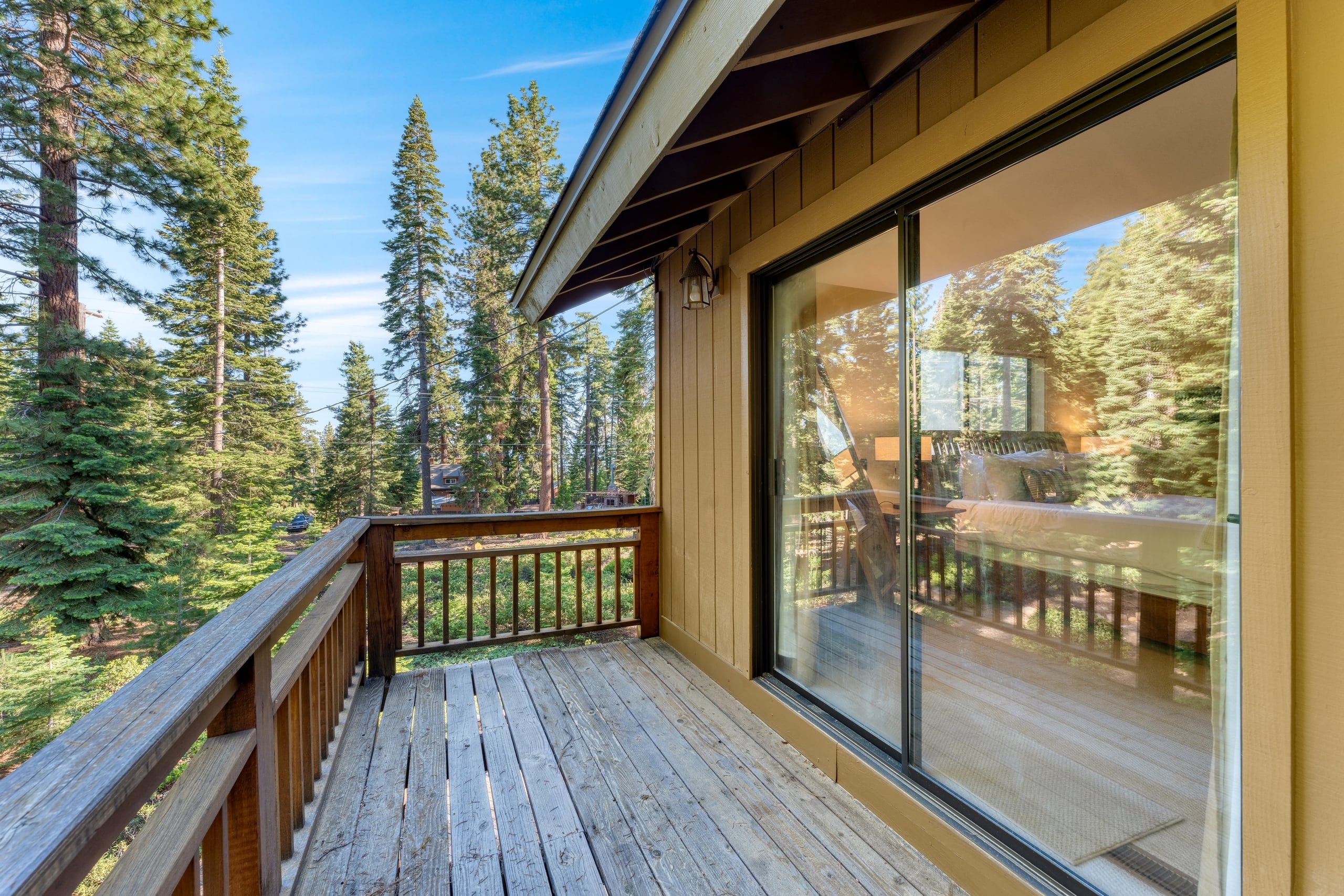 Wildwood Cabin, Hot Tub & Lake Tahoe 5 Min - Photo 27