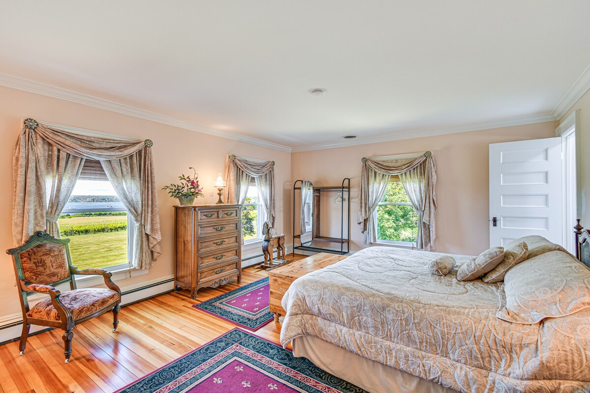 Geneva Vacation Rental w/ Vineyard & Lake Views!