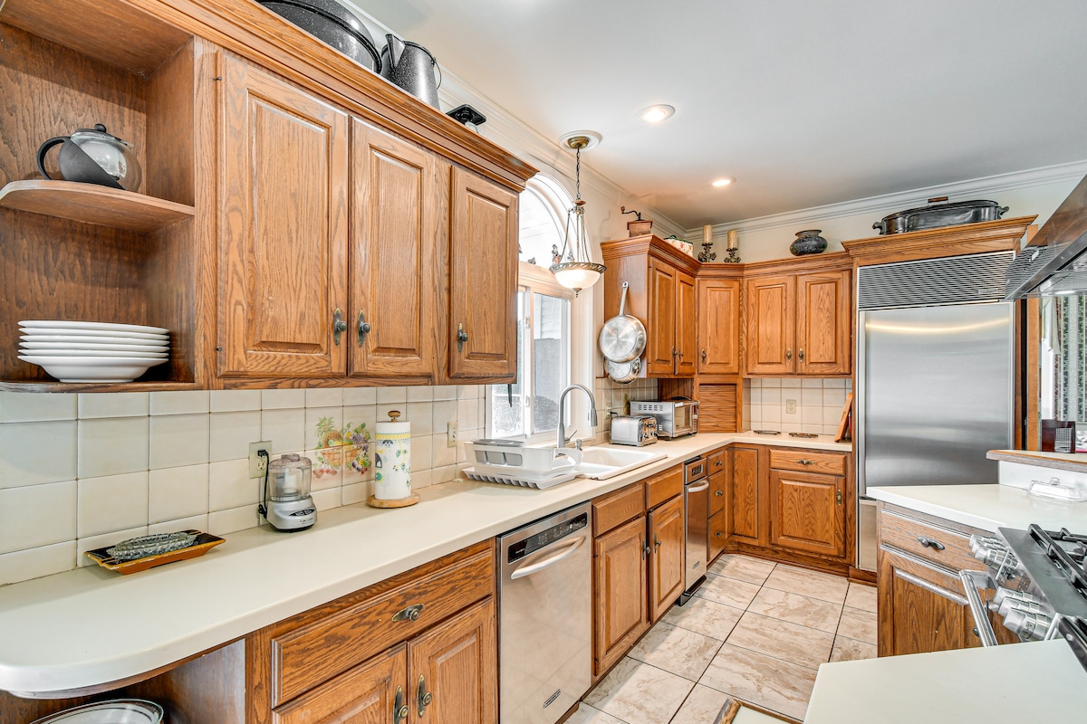 Geneva Vacation Rental w/ Vineyard & Lake Views!