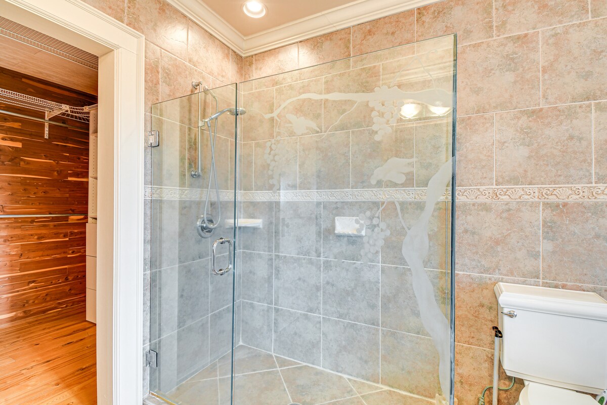 Geneva Vacation Rental w/ Vineyard & Lake Views!