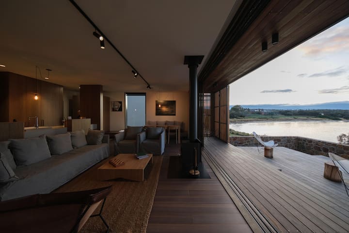 Waterfront Heaven, Pampa Costa on Great Oyster Bay