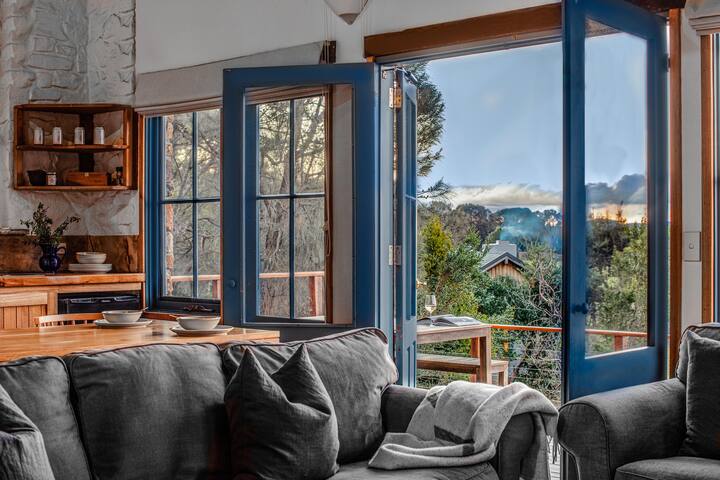 3-Bedroom Stone Cottage gallery image 2