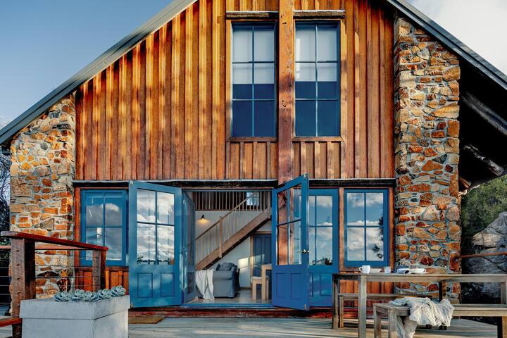 3-Bedroom Stone Cottage gallery image 3