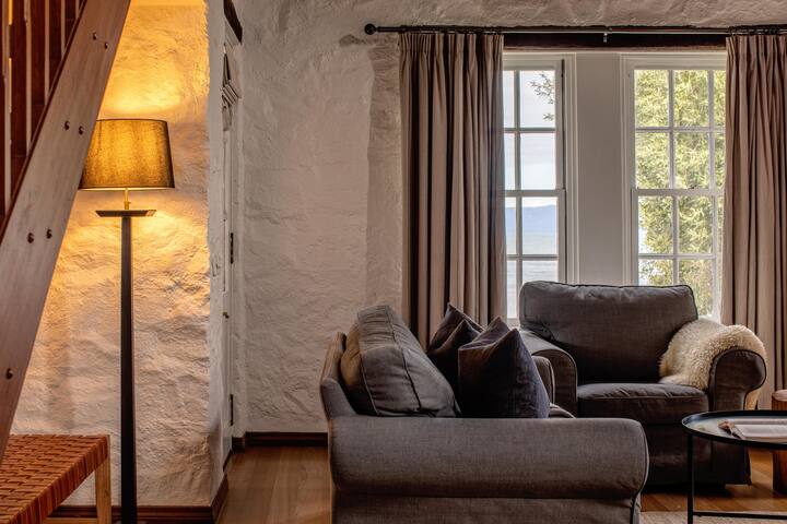 2-Bedroom Stone Cottage, fireplace & ocean views gallery image 4