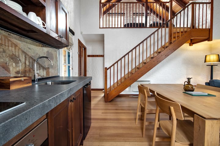 2-Bedroom Stone Cottage, fireplace & ocean views gallery image 5