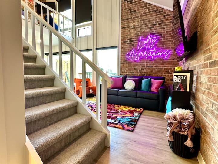 Urban Condo With Loft Office-community Pool - Rockaway Beach, MO