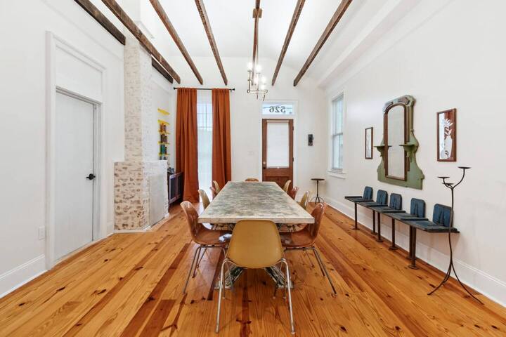 Funky Colorful House w Heated Pool 4br|3ba