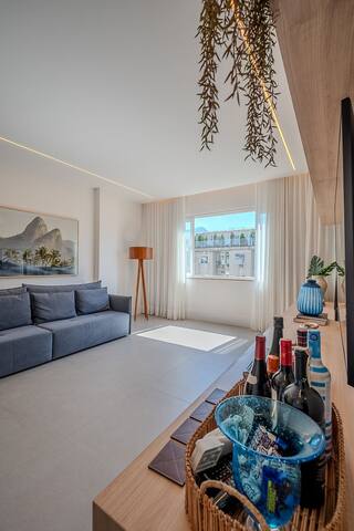 3 design rooms one block from Leblon beach gallery image 2