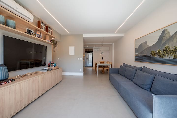 3 design rooms one block from Leblon beach