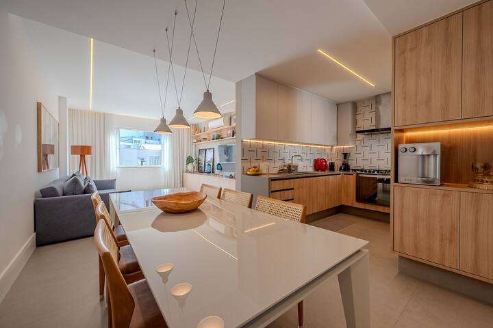 3 design rooms one block from Leblon beach gallery image 3