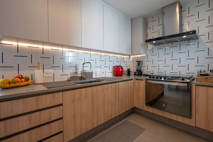 3 design rooms one block from Leblon beach gallery image 4