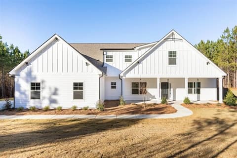 Senoia Luxury Secluded Retreat/ Master on Main