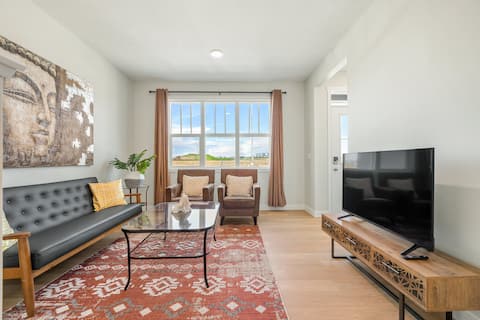 Popular Airbnb listing: SugarSnap Sanctuary 4Bdrms, AC, Brand New Home in Rangeview