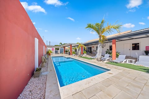 Oranjestad Retreat: 4BR Paradise with Private Pool