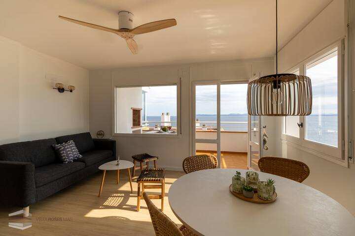 Penthouse with sea views, two bedrooms with direct gallery image 3