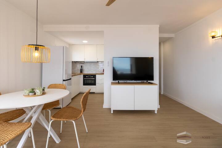 Penthouse with sea views, two bedrooms with direct gallery image 4