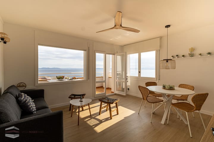 Penthouse with sea views, two bedrooms with direct