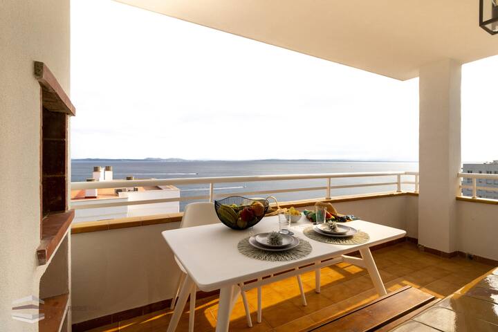 Penthouse with sea views, two bedrooms with direct gallery image 2