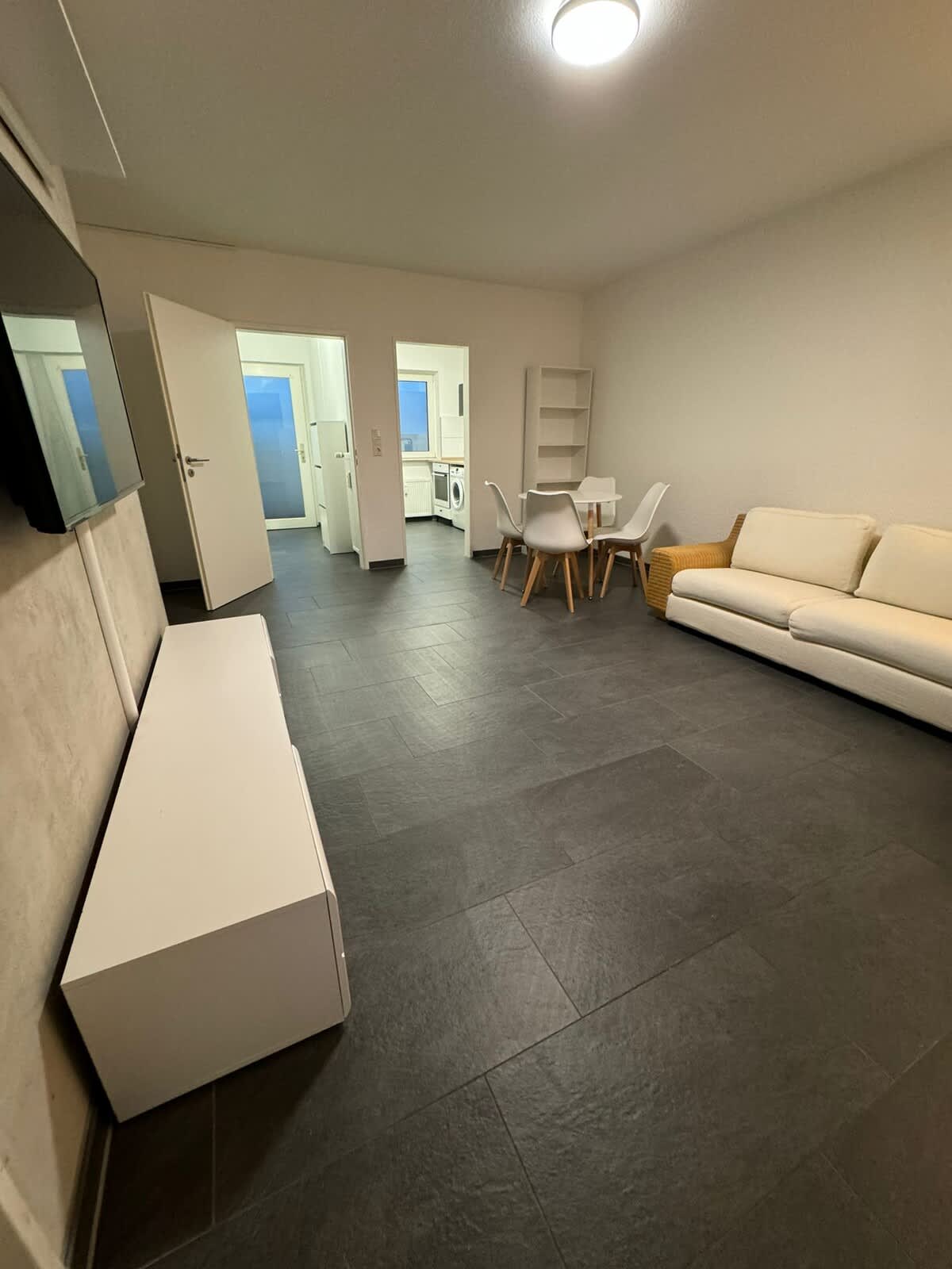 Top Airbnb: Modern & central in Lev/Cologne/Düsseldorf, fast Wi-Fi en Opladen