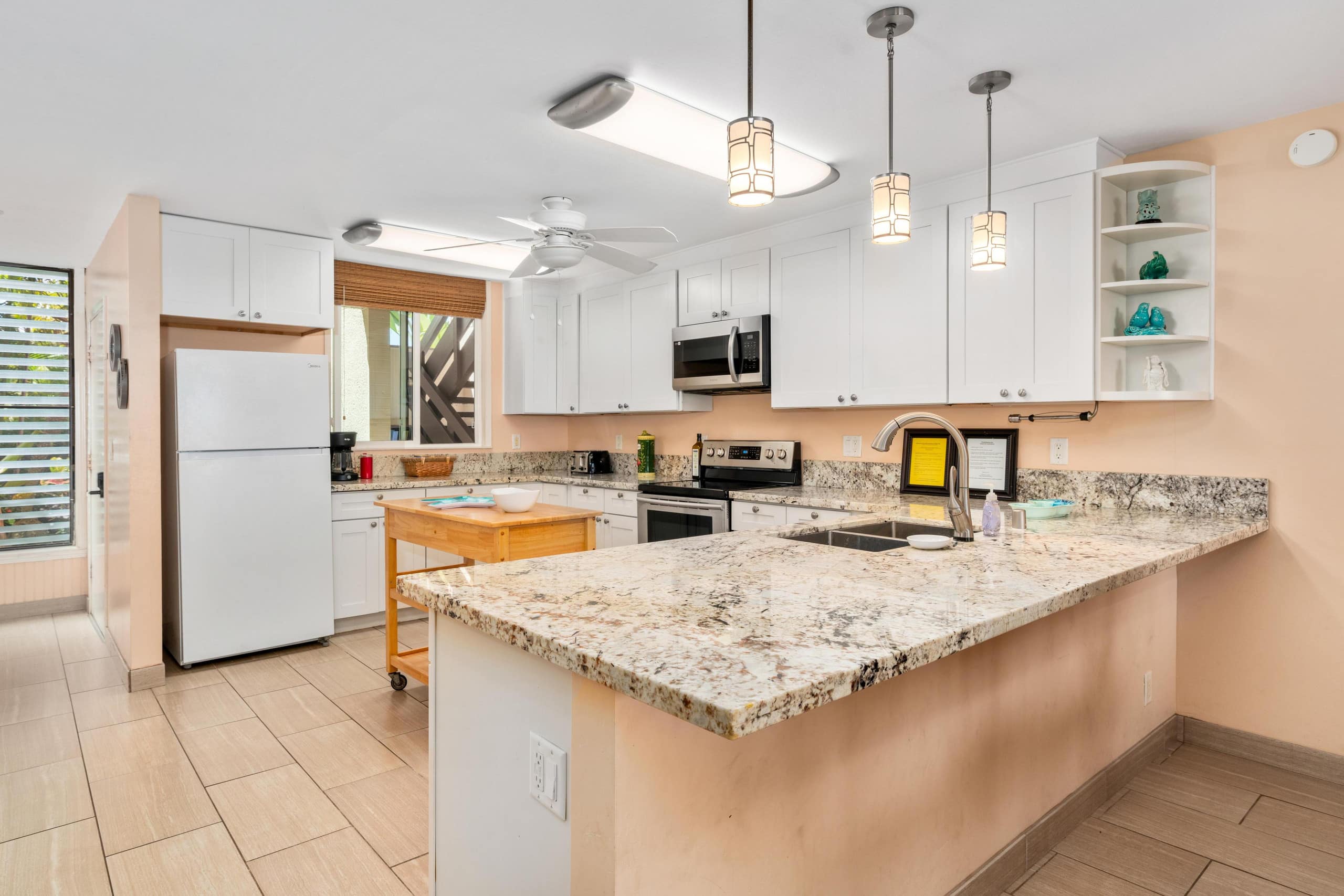 Kona oceanview 2br coastal condo summer deal - Photo 1