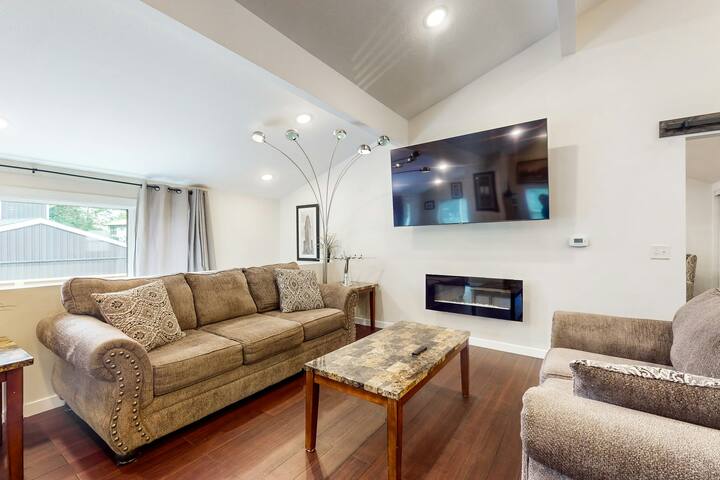 Stay at the stucco house, Beautiful , North Hudson