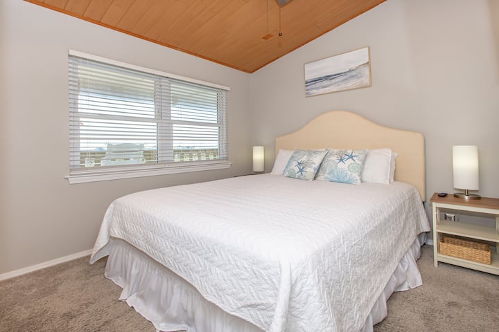 Гостинска спална соба со брачен кревет (широк 180-220