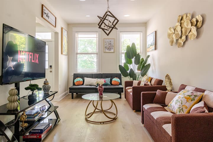 Luxurious 5BR DC Home – 1 Mile from Capitol Hill gallery image 2