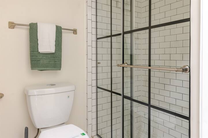Luxurious 5BR DC Home – 1 Mile from Capitol Hill gallery image 5