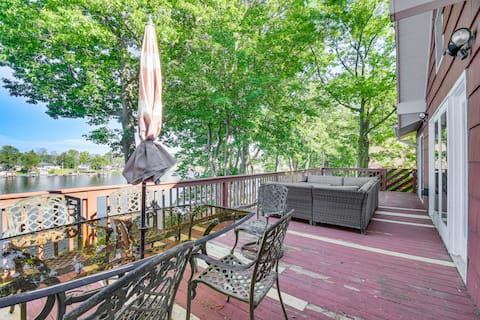 Charming Wolcott Cottage w/ Fire Pit & Mini Dock