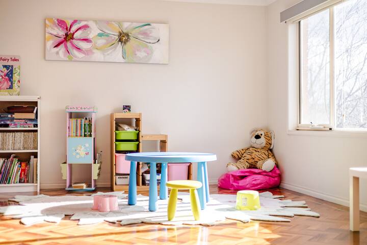 StayAU Family Home Comfort in Caroline Springs gallery image 3