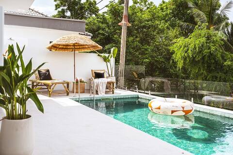 Villa Umi 4 Br Pool & Sea View - Walk to Beach