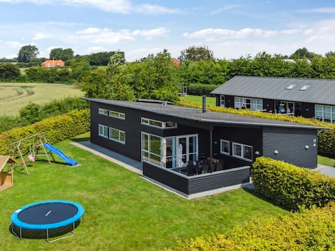 "Gloria" - 500m from the sea by Interhome