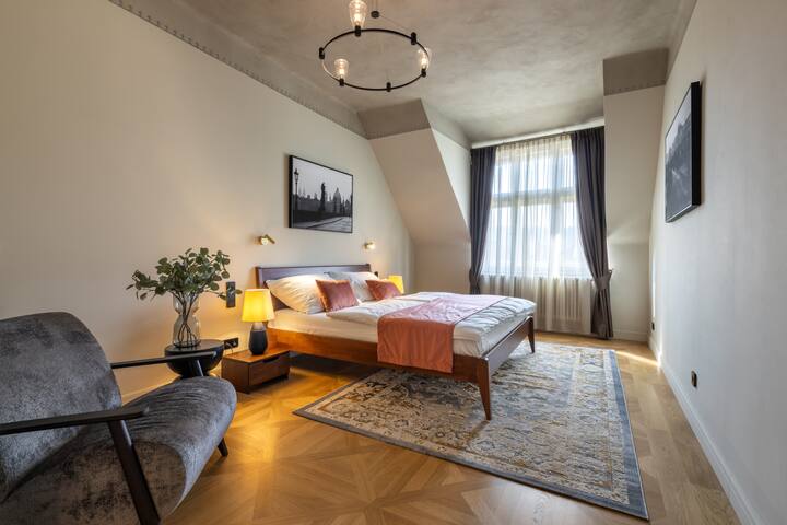 Luxury 2 bedroom apartment with AC in the Old Town gallery image 3