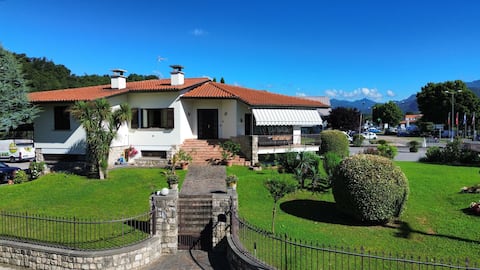 Villa Fiorita with olive groove Bookinggardalake