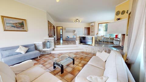 Villa Fiorita with olive groove Bookinggardalake