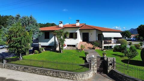 Villa Fiorita a Puegnago By Bookinggardalake
