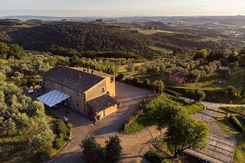 Villa sunbathing - by belcantovillas