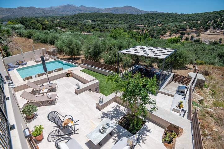 Pavlina, new villa with salted heated pool! gallery image 3