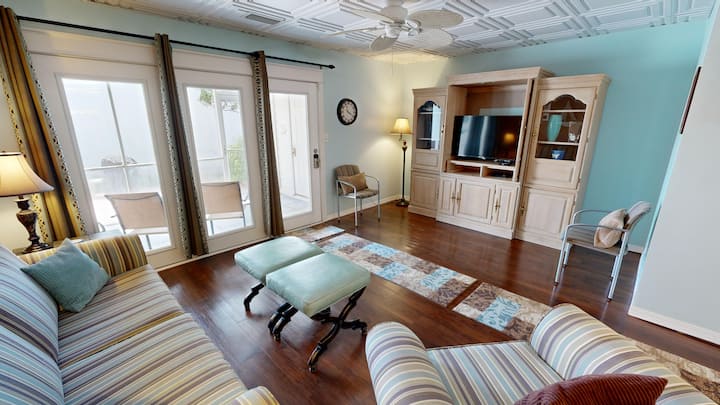 Mc 113 Close To Pool W/beach Service - Miramar Beach, FL
