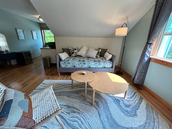 Sitting room in upstairs suite
