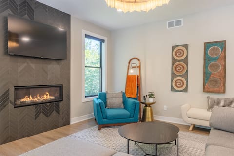 Pickleball, Lake access 2 minute walk away, luxury