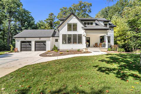 Pickleball, Lake access 2 minute walk away, luxury