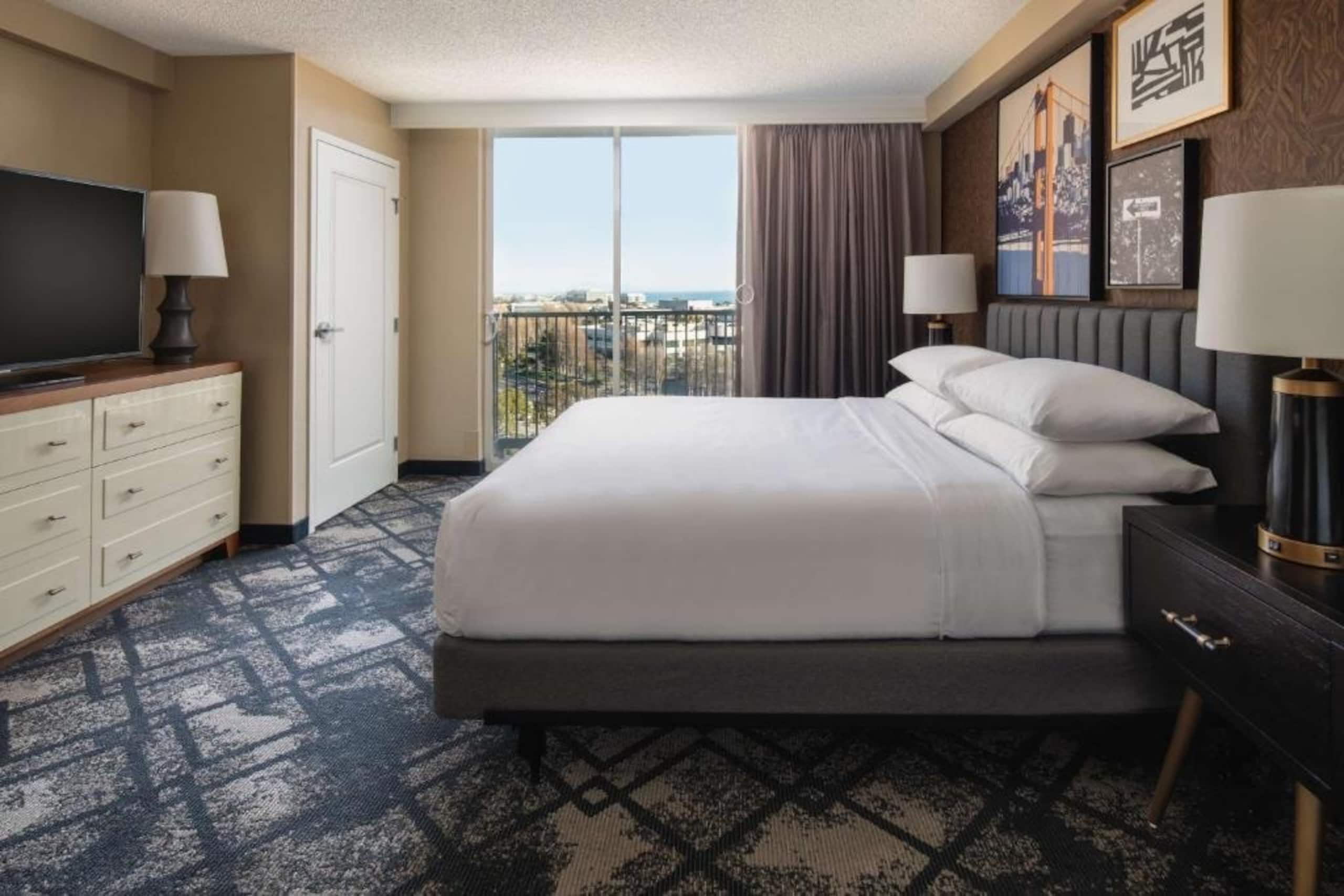 King Room Near To Jack Drago Park SAN - Image 1