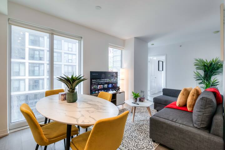 RivetStays – Elegant 2BDR Near Dundas Square!