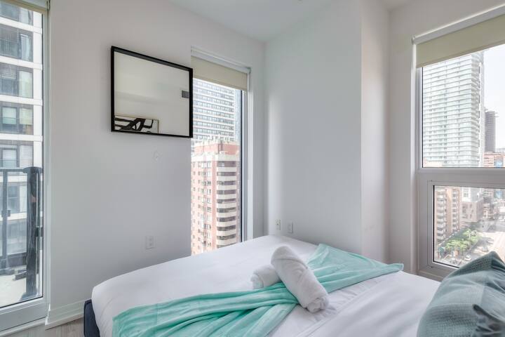 RivetStays – Elegant 2BDR Near Dundas Square! gallery image 4