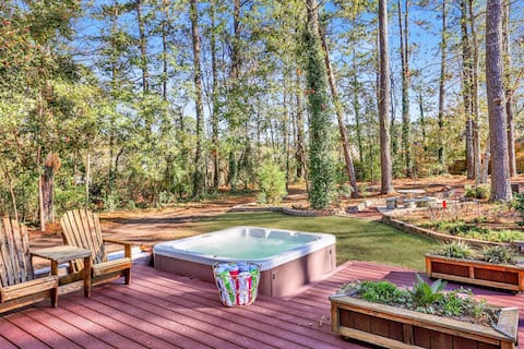 RELAX! Hot Tub, Game Room, Large Private Backyard
