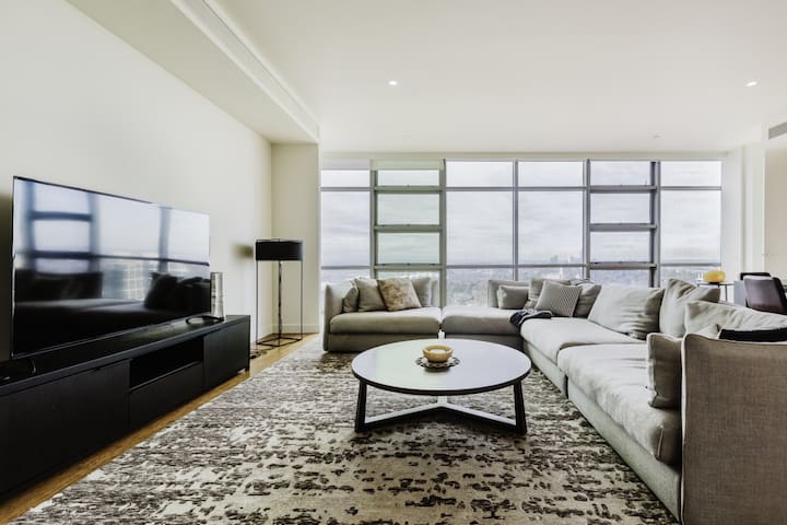 Luxurious Enormous 5brm Penthouse/parking for 2